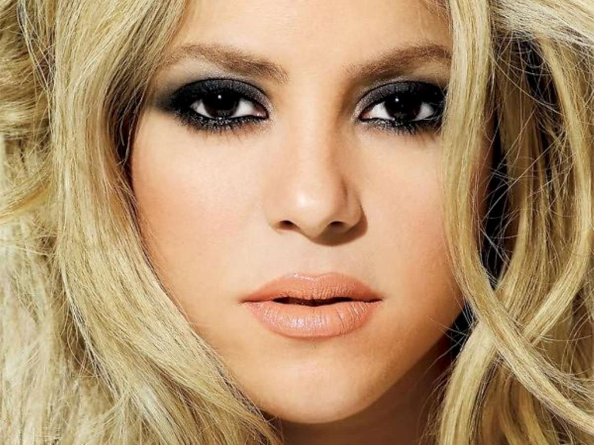 The Ultimate 10 Best Shakira Songs You Have To Listen To
