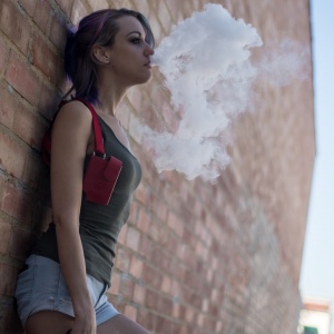 Hipster Trends: 4 Ways Vaping Is More Lit Than Smoking