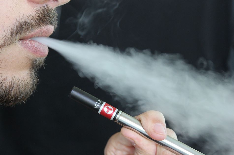 4 Reasons To Stop Smoking and Start Vaping Instead