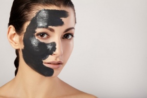 mask for face skin at home gelatin and activated charcoal