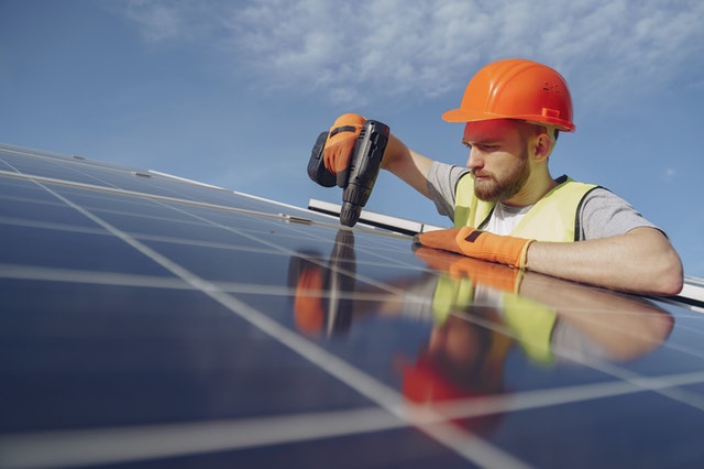 How Your Small Business Can Save Money by Going Solar