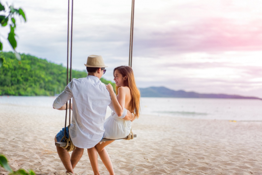 How to Honeymoon On A Budget